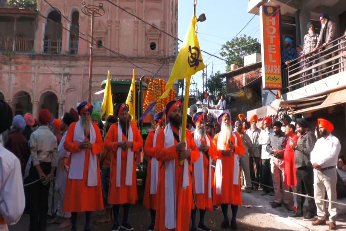 J&K: 556th Parkash Purab of Shree Guru Nanak Dev Ji celebrated in Poonch, 10,000 participate in grand Nagar Kirtan
