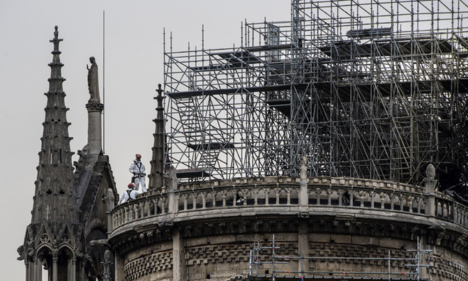 Workers smoked at Notre-Dame cathedral - contractor Workers smoked at Notre-Dame cathedral - contractor