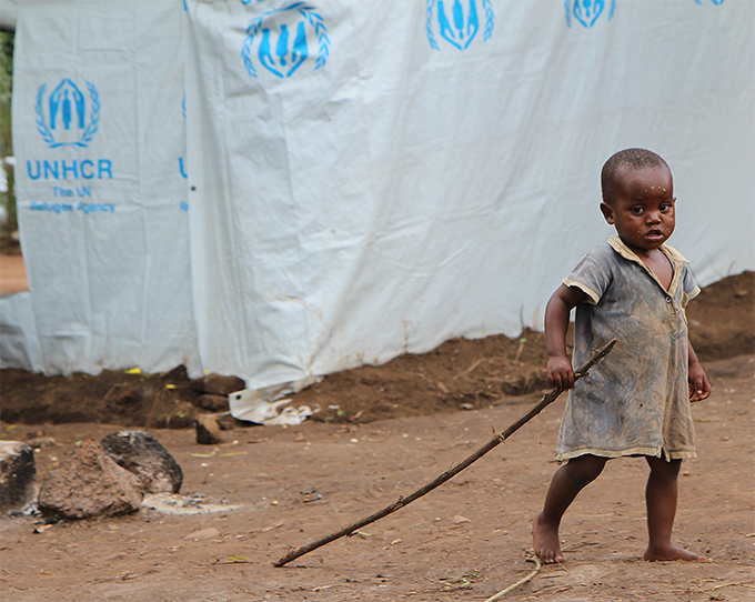 young urundian refugee plays in a wandan refugee camp  hoto