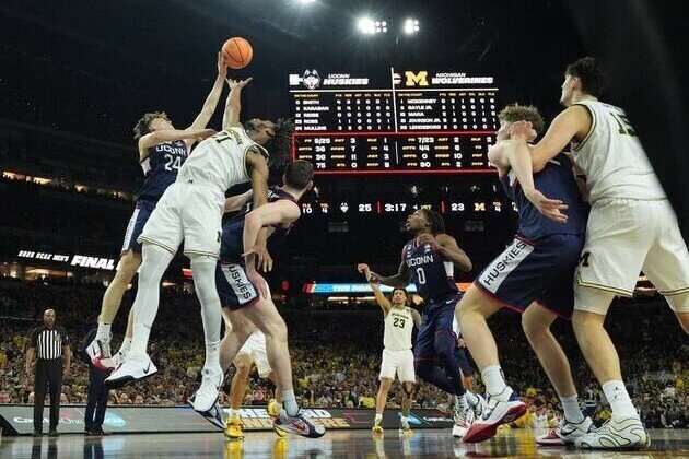 Michigan up 33-29 at halftime playing UConn's pace