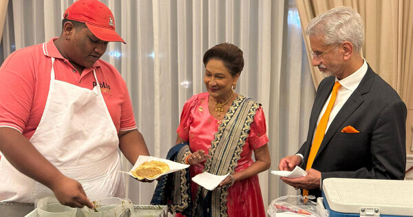 Doubles of Flavour: EAM enjoys "true taste" of Trinidad & Tobago with PM Persad-Bissessar