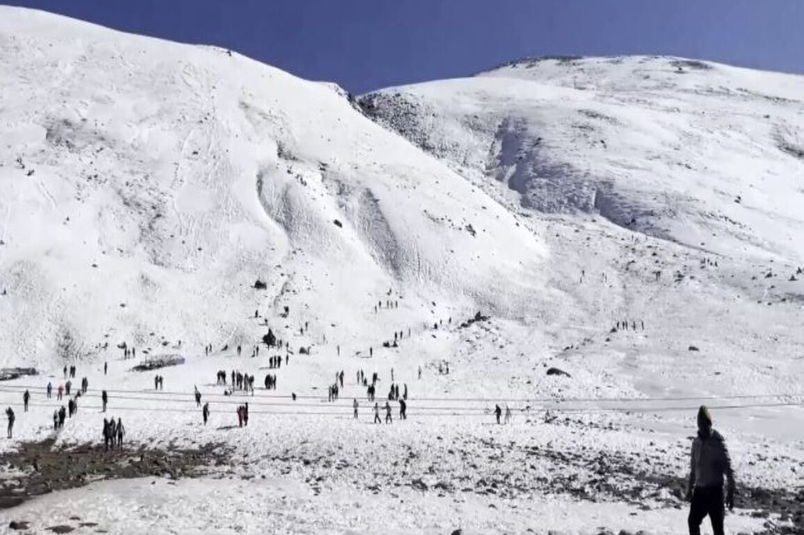 Lifeline in snow: Indian Army rescues 29 stranded tourists in North Sikkim
