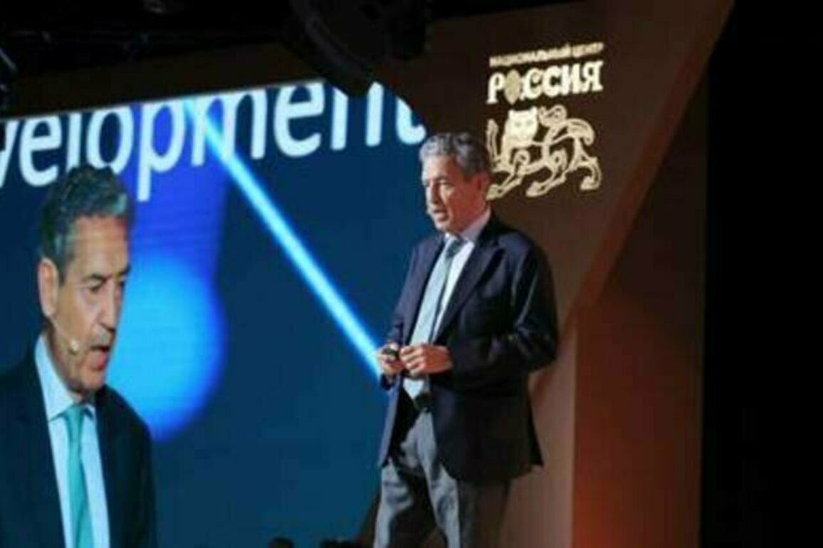 'We unite for the sake of the future': Open dialogue on global economy held at the National Centre RUSSIA
