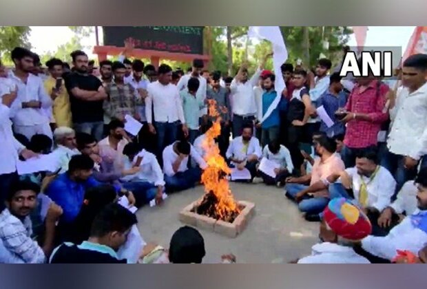 Jodhpur: People perform 'havan' to protest against Lumpy disease spread