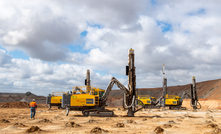  Working with Ravenswood Gold, Roc-Drill has a fleet of hybrid Epiroc rigs, featuring the boom assembly and noise reduction kits designed for a T40 fitted onto larger SmartROC T45 carriers