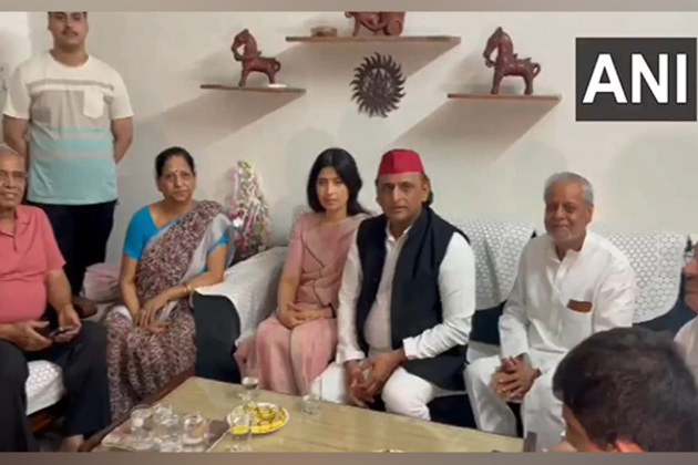 Akhilesh Yadav, Dimple Yadav meet family of Group Captain Shubhanshu Shukla