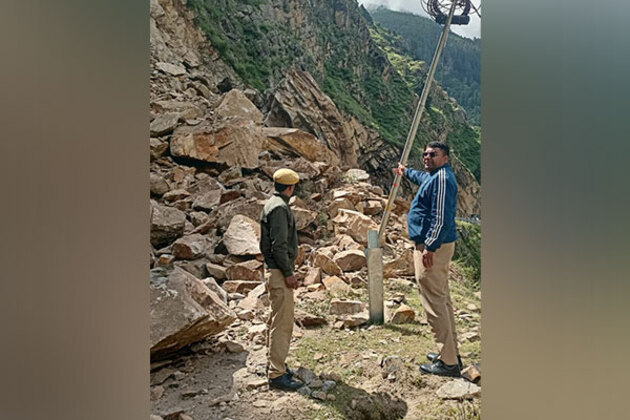 Chamoli Police issue traffic advisory following blockage of Joshimath-Malari road route due to falling debris