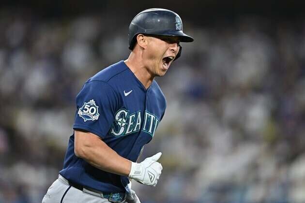 Mariners cut loose veterans Rob Refsnyder, Mitch Garver