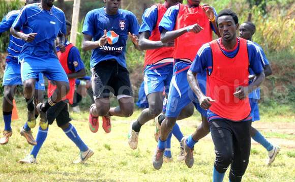 Abasambi ba SC Villadduyiro nga batendekebwa ku Villa Park Feb 22 2016 okwetegekra Ek Khartoum eya Suday. (ekif:Silvano Kibuuka) Abasambi ba SC Villadduyiro nga batendekebwa ku Villa Park Feb 22 2016 okwetegekra Ek Khartoum eya Suday. (ekif:Silvano Kibuuka)