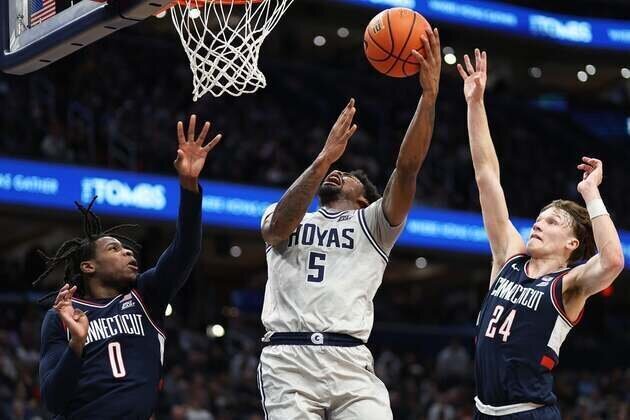 No. 3 UConn edges Georgetown to extend win streak to 14