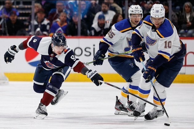 Avalanche remain hot, knock off Blues