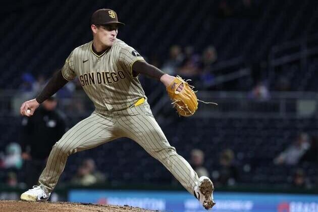 Pirates obtain RHP Ron Marinaccio from Padres