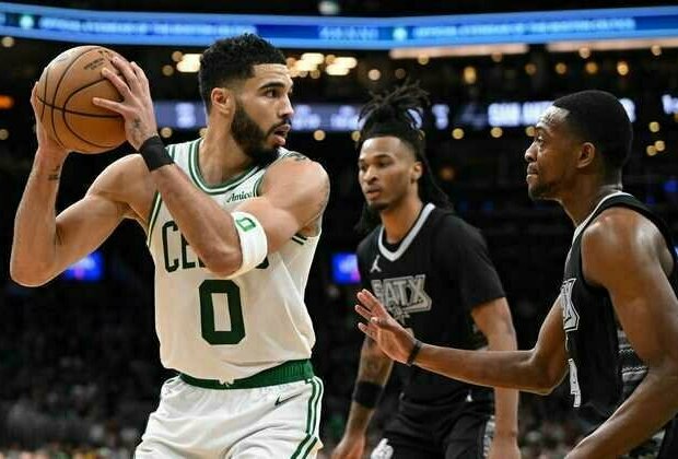 Jayson Tatum, Kristaps Porzingis push Celtics past Spurs