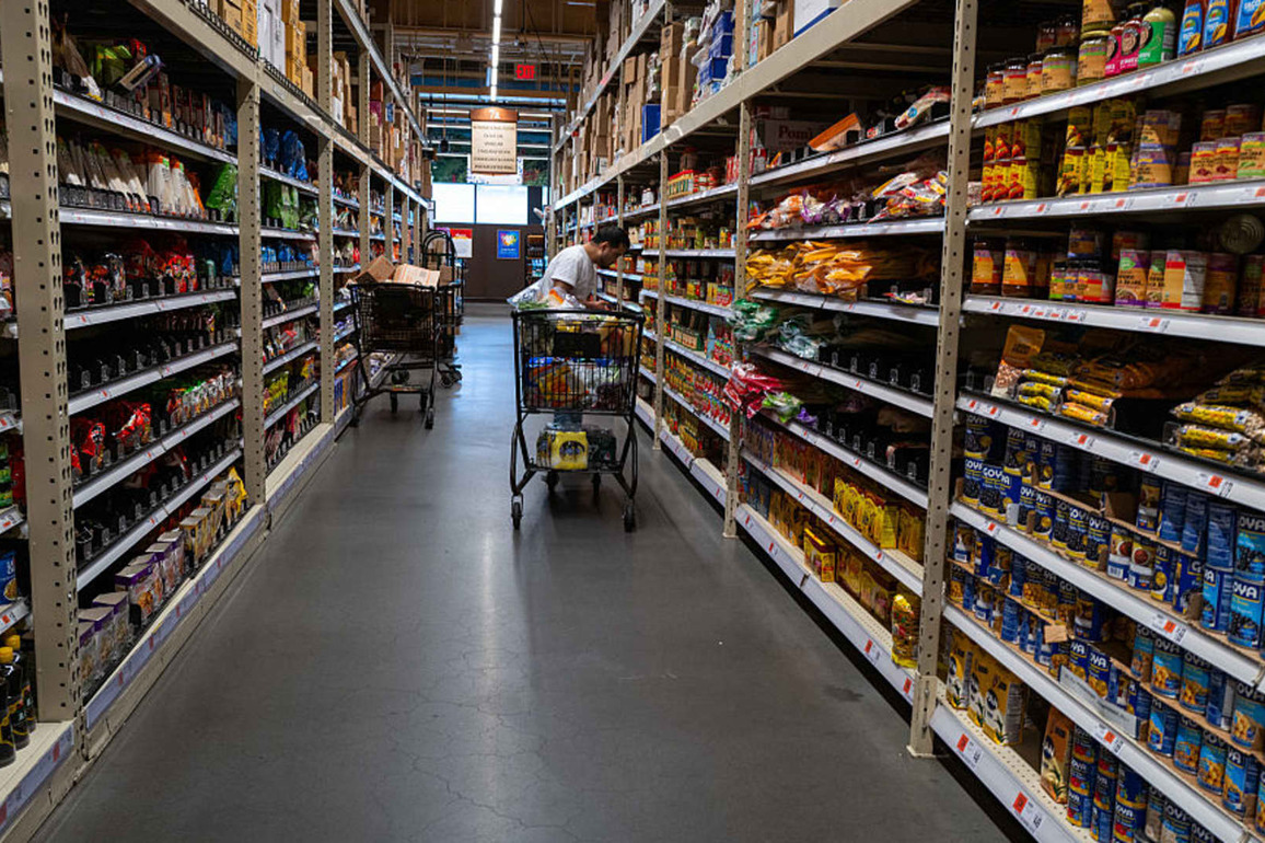 Inflation rate slipped to 2.1% in April, lower than expected, Feds preferred gauge shows