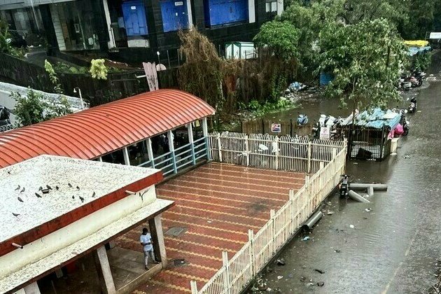 Earliest monsoon in decades floods Indian cities 