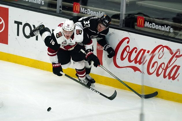 Quick goals push Coyotes past Kings