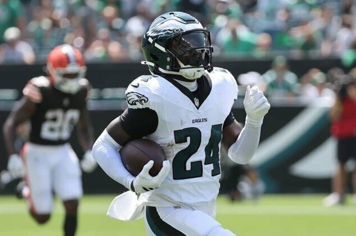 Andrew Mukuba gets a pick-six in his first Eagles game