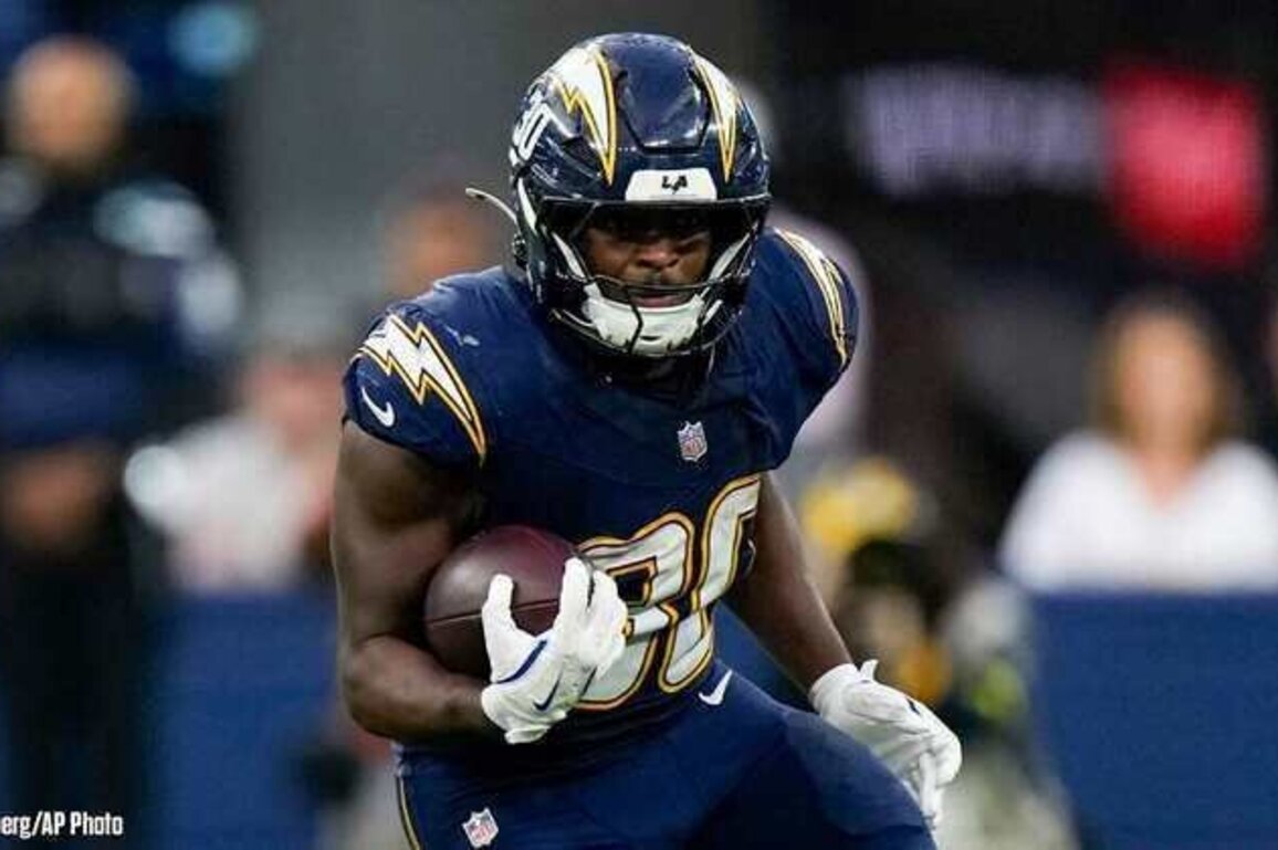 Spadaro: Vic Fangio previews showdown with physical Chargers offense