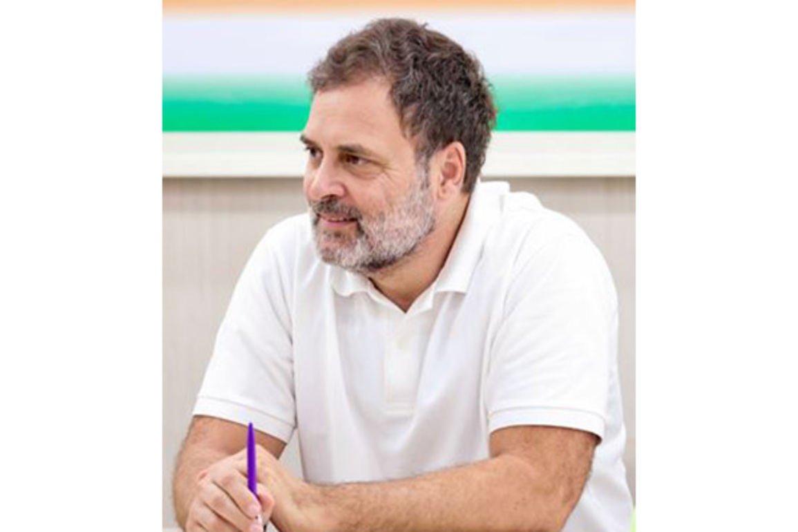 Congress leader Rahul Gandhi pays tribute to 'Mountain Man' Dashrath Manjhi on death anniversary