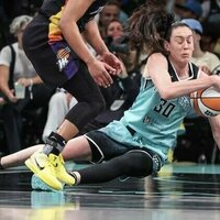 Report: Liberty's Breanna Stewart needs MRI on left knee