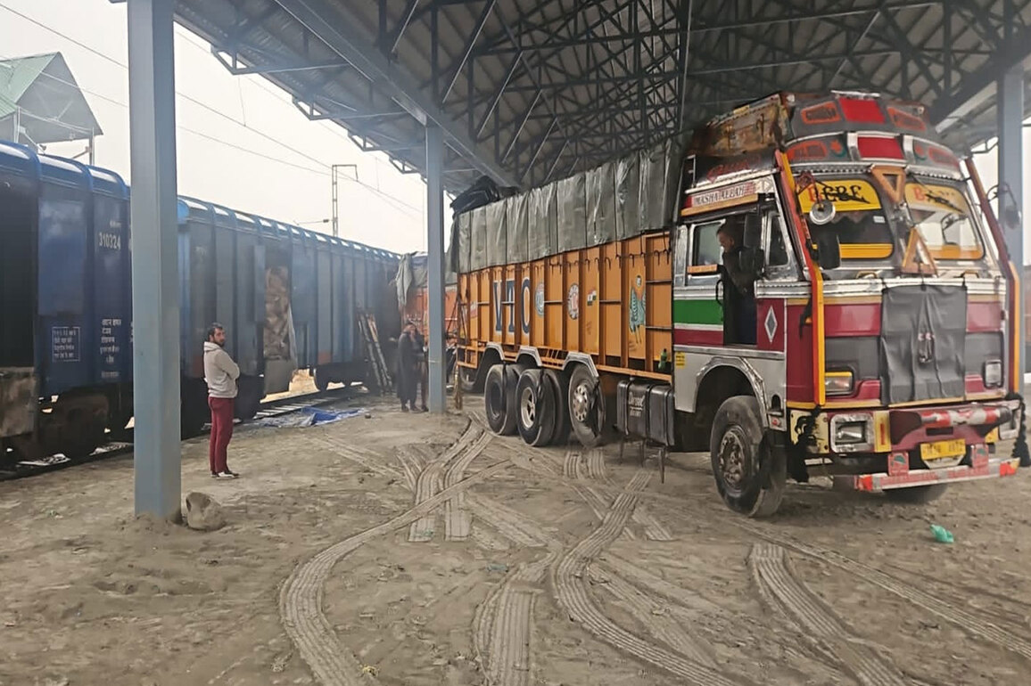 J-K: First-ever FCI foodgrain freight train reaches Anantnag