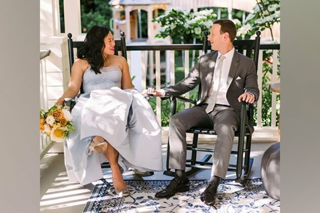 Mark Zuckerberg recreates wedding picture with wife to mark 10 years of marriage