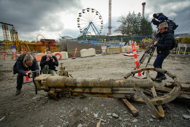 CANADA-VANCOUVER-WWI-FIELD ARTILLERY PIECE-UNCOVERED