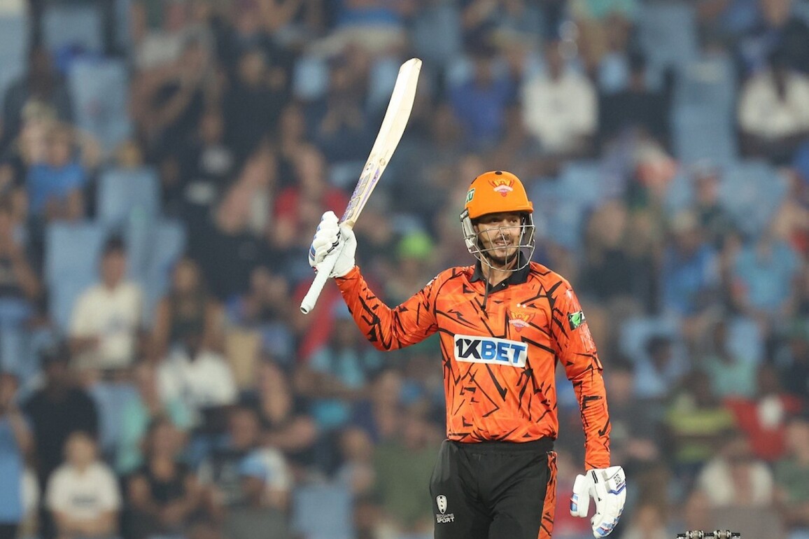 De Kock and Bairstow power Sunrisers to record-breaking win at Centurion