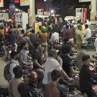 Pakistan: Fuel price surge pushes Lahore students to the brink