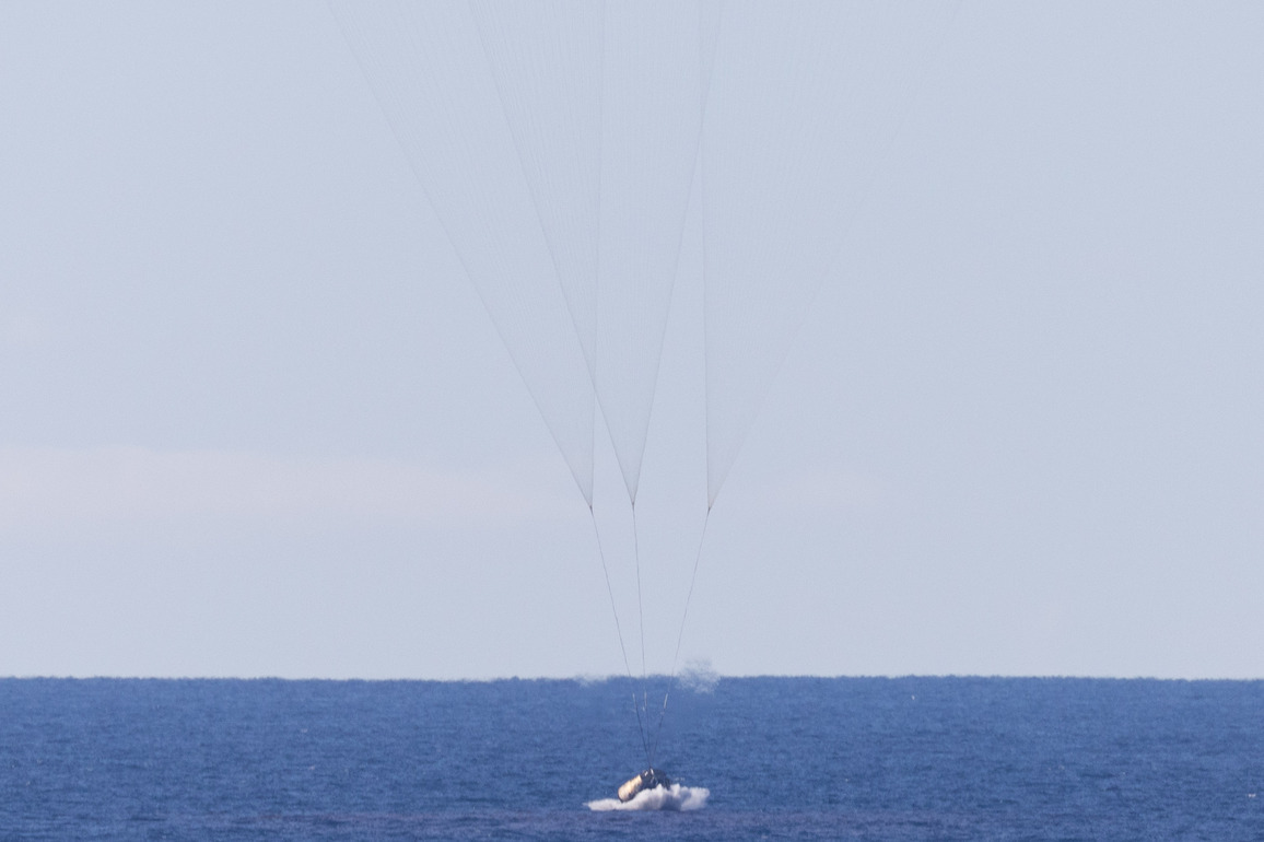 U.S.-CALIFORNIA-COAST OF SAN DIEGO-ARTEMIS II MISSION-ORION SPACECRAFT-SPLASHING DOWN