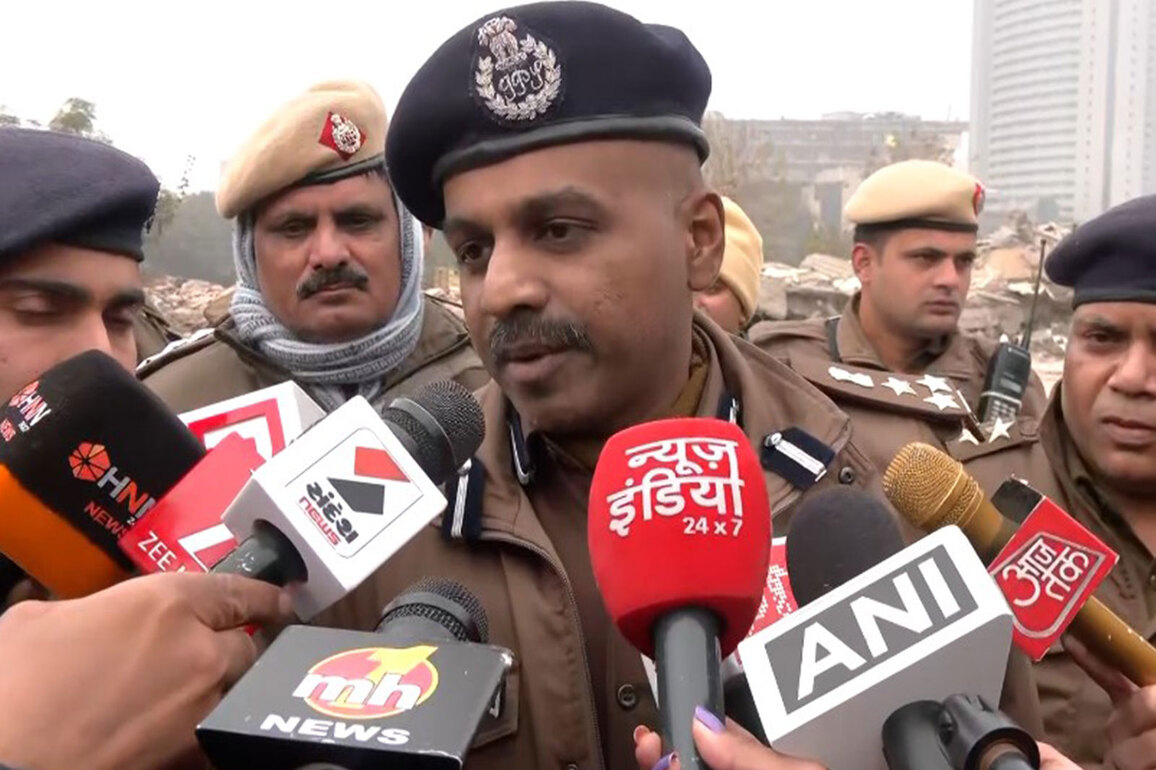 Delhi: Five police personnel injured during stone pelting incident at Turkman Gate