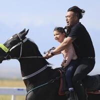Riding with dreams: Xinjiang horse trainer's decade of pursuit