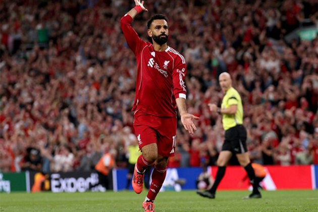 Jamie Carragher believes Mohamed Salah shouldn't be "guaranteed starter every week" for Liverpool