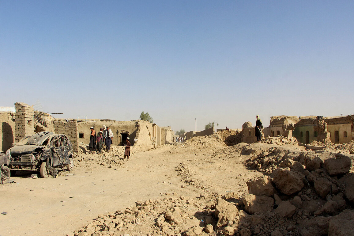 Pak accelerates Afghans' repatriation post border clashes