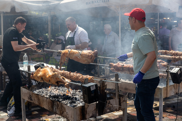 GREEK-ATHENS-EASTER SUNDAY-ROAST LAMB