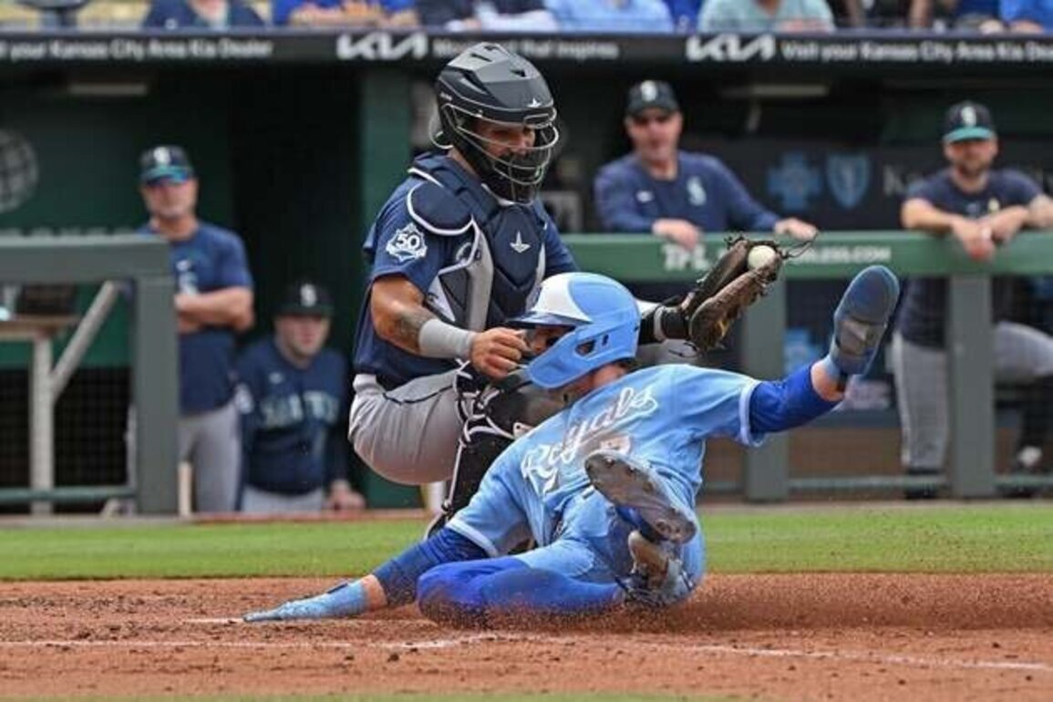 After complete-game shutout, Royals pursue another win vs. Mariners