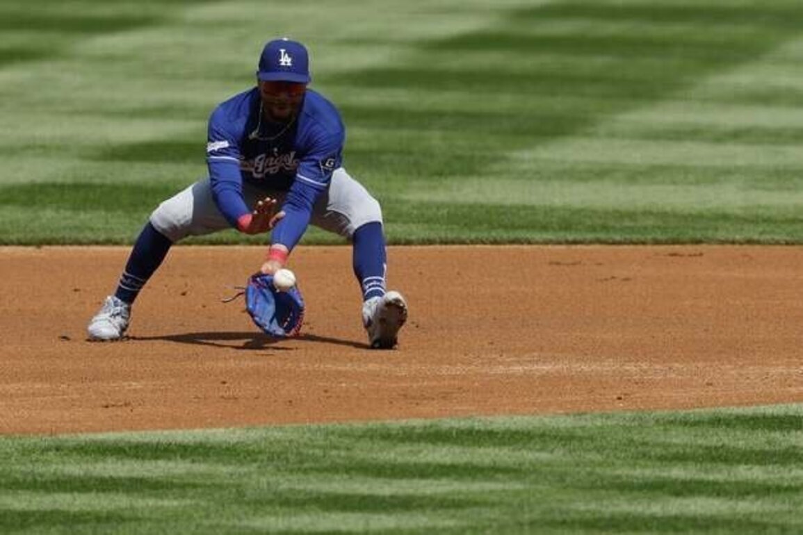 Dodgers activate SS Mookie Betts for series opener vs. Giants