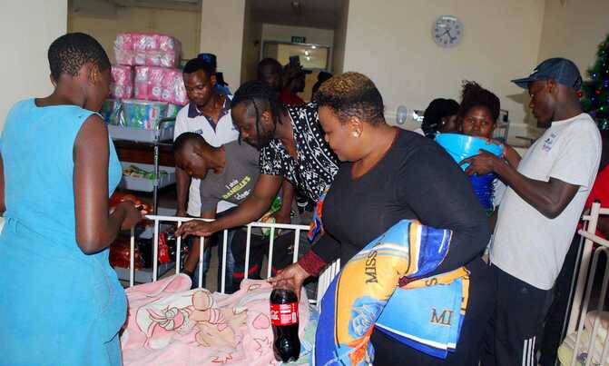 Bebe cool cheers up patients at Kiruddu Hospital Bebe cool cheers up patients at Kiruddu Hospital