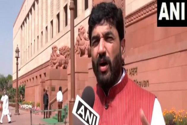 "This is the real face of Congress": Union MoS Murlidhar Mohol on DK Shivakumar's 'Constitution change' remarks