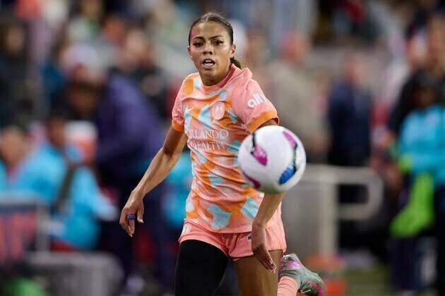 Ally Watt becomes first Denver Summit FC player after trade