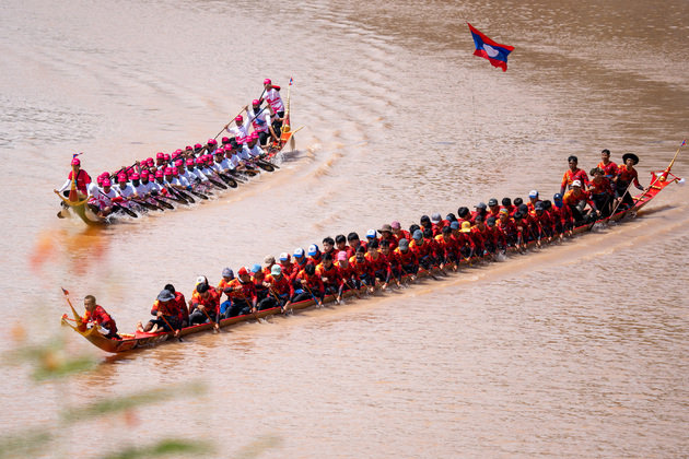LAOS-LUANG PRABANG-DRAGON BOAT RACING FESTIVAL