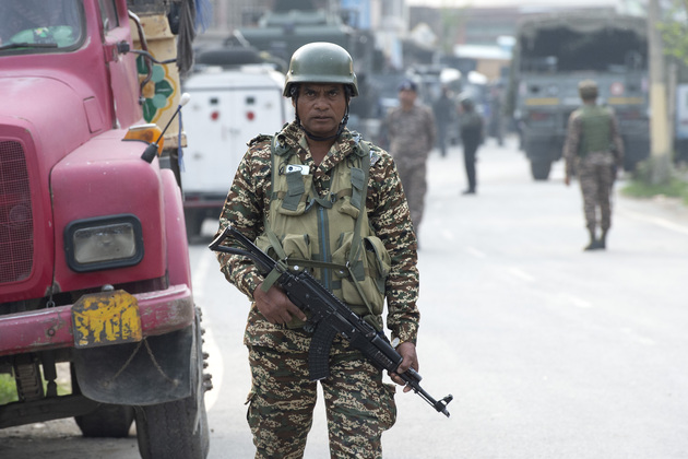 (SpotNews)KASHMIR-SRINAGAR-PAKISTAN-SECURITY-BEEFED UP