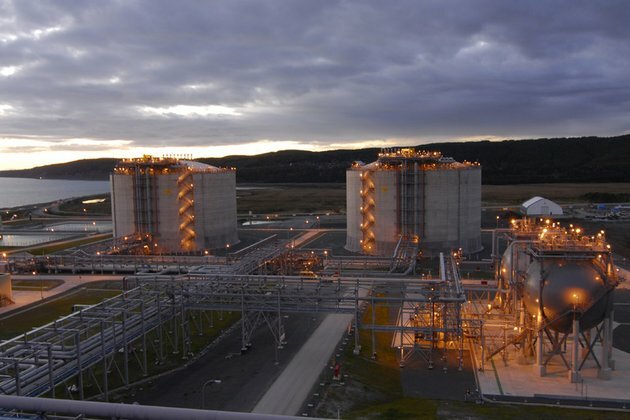 Japan wont quit Russian LNG project even if told to minister