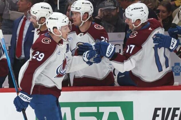 Martin Necas scores twice as Avalanche crush Penguins