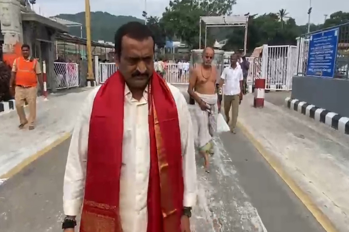 Telugu producer Bandla Ganesh offers prayers at Tirumala Venkateswara Temple