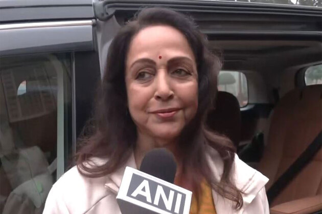 "Had it come earlier...": Hema Malini reacts to Dharmendra's posthumous Padma Vibhushan honour
