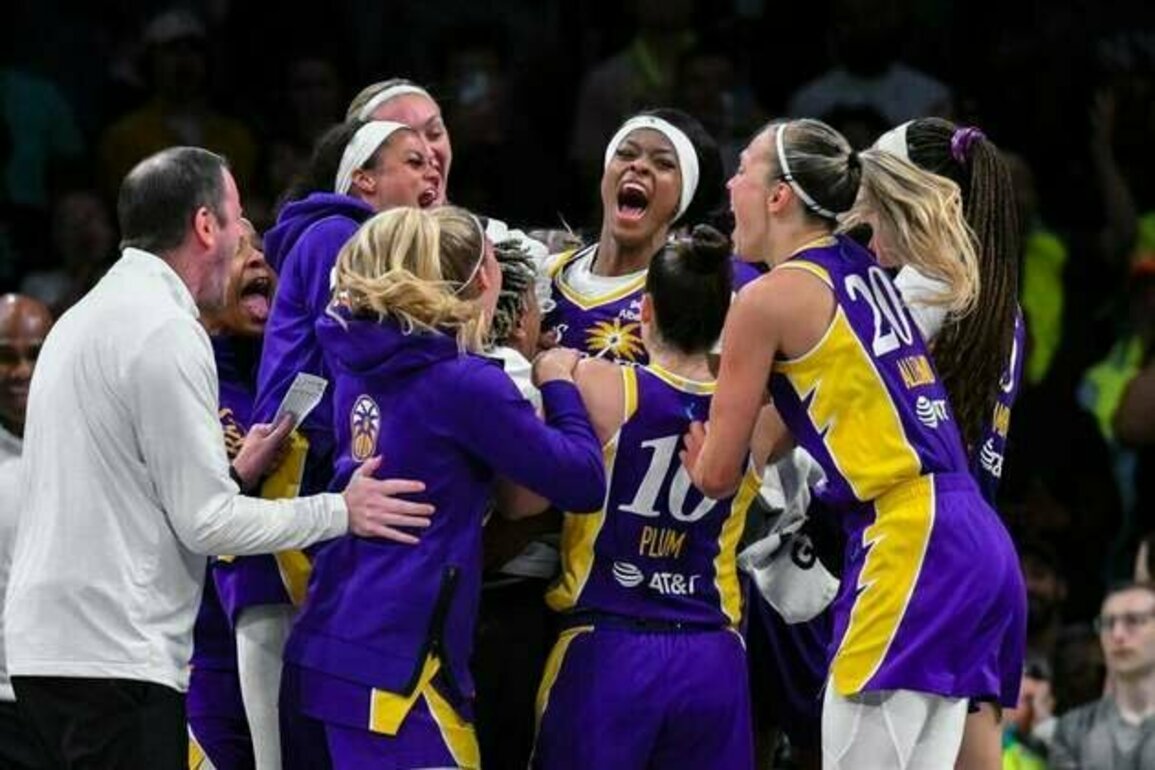 Sparks win at buzzer after Liberty lose Breanna Stewart to leg injury