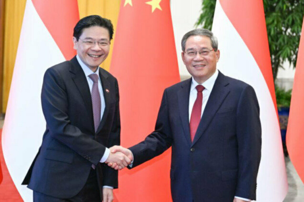 China, Singapore pledge close exchange and cooperation