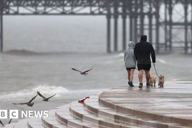 Storm Floris amber weather warning issued as strong winds disrupt travel