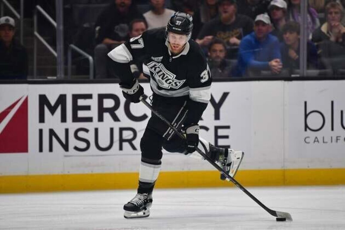 Senators acquire Warren Foegele from Kings for draft pick